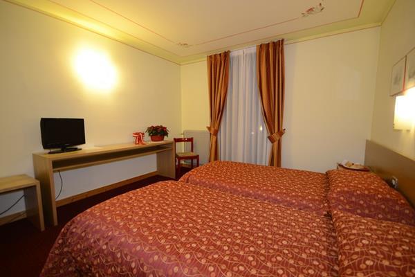 Bepy Hotel Garni Giustino Bagian luar foto