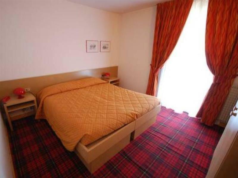 Bepy Hotel Garni Giustino Bagian luar foto